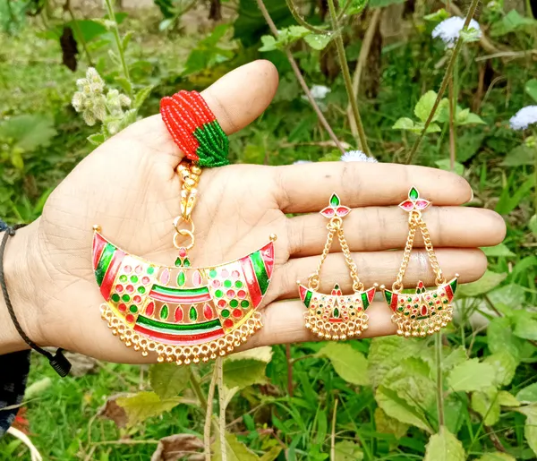 Assamese_Traditional_Red_Green_Joonbiri_Jewellery_Set_For_Women